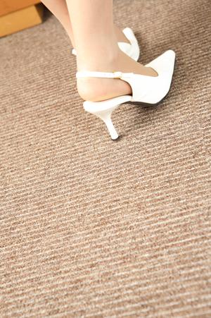 「小紋の魅力と選び方ガイド:日常から特別な日まで楽しむ着物スタイル」