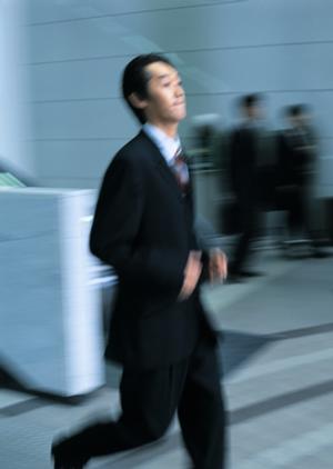 多彩なフラメンコ用衣装やマントン選び