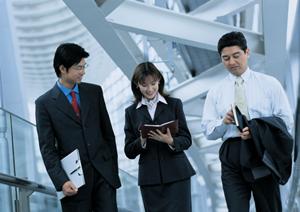 ビジネスシーンにもぴったり!おしゃれで機能的なメンズ日傘の選び方ガイド